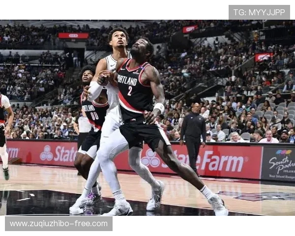 马刺进攻端八人得分上双 团队篮球理念击溃76人防守